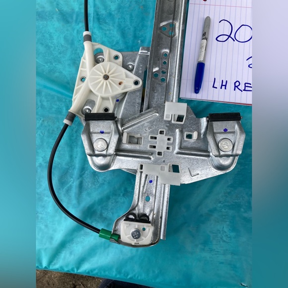 REAR LEFT DRIVER OEM Side Window Regulator w/motor 2000-2005 Cadillac DeVille - Picture 3 of 6